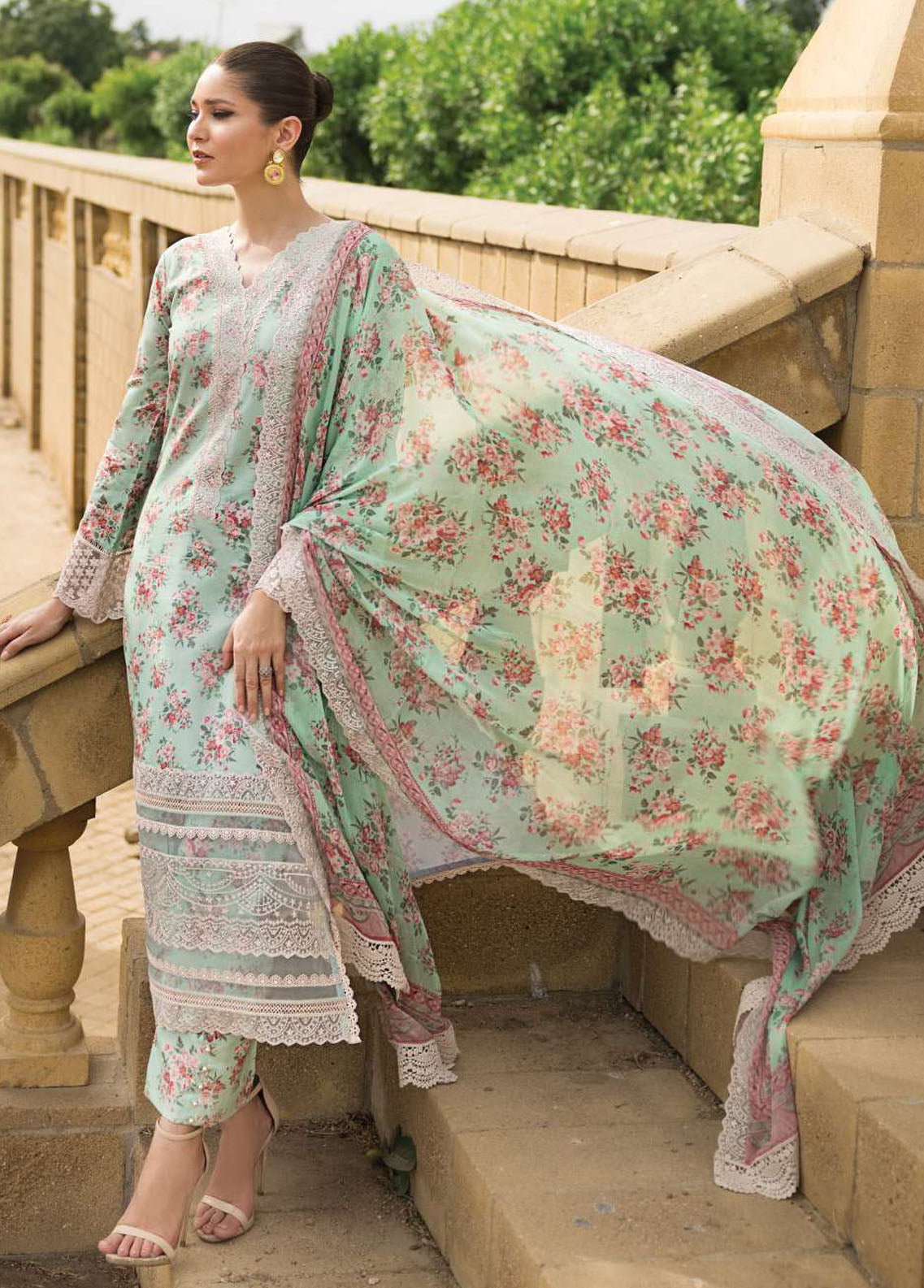 Zainab Chottani Luxury Lawn Collection 2023 6A